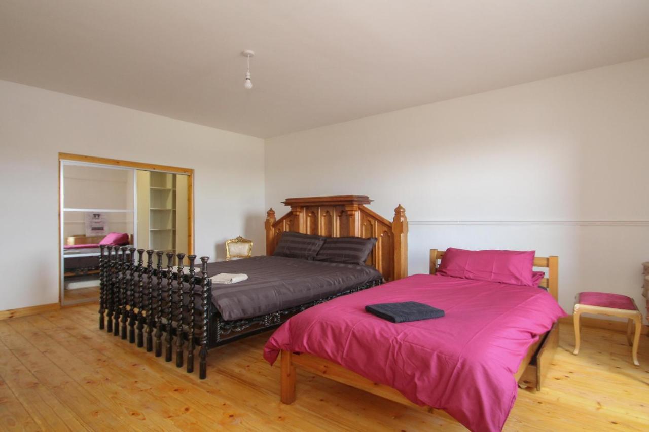 Lavish 2 Bed Sleeps 5 Near Lanark Apartment Carstairs Exterior photo