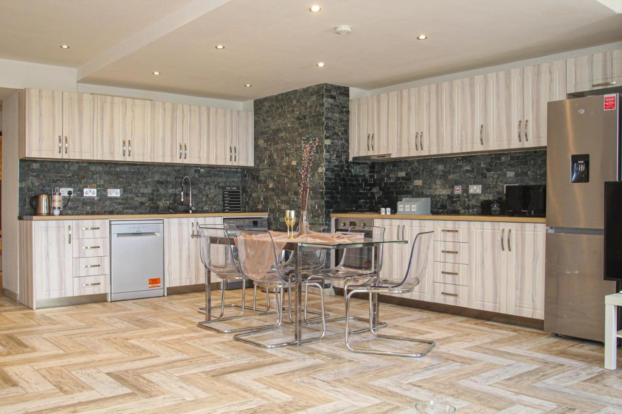 Lavish 2 Bed Sleeps 5 Near Lanark Apartment Carstairs Exterior photo
